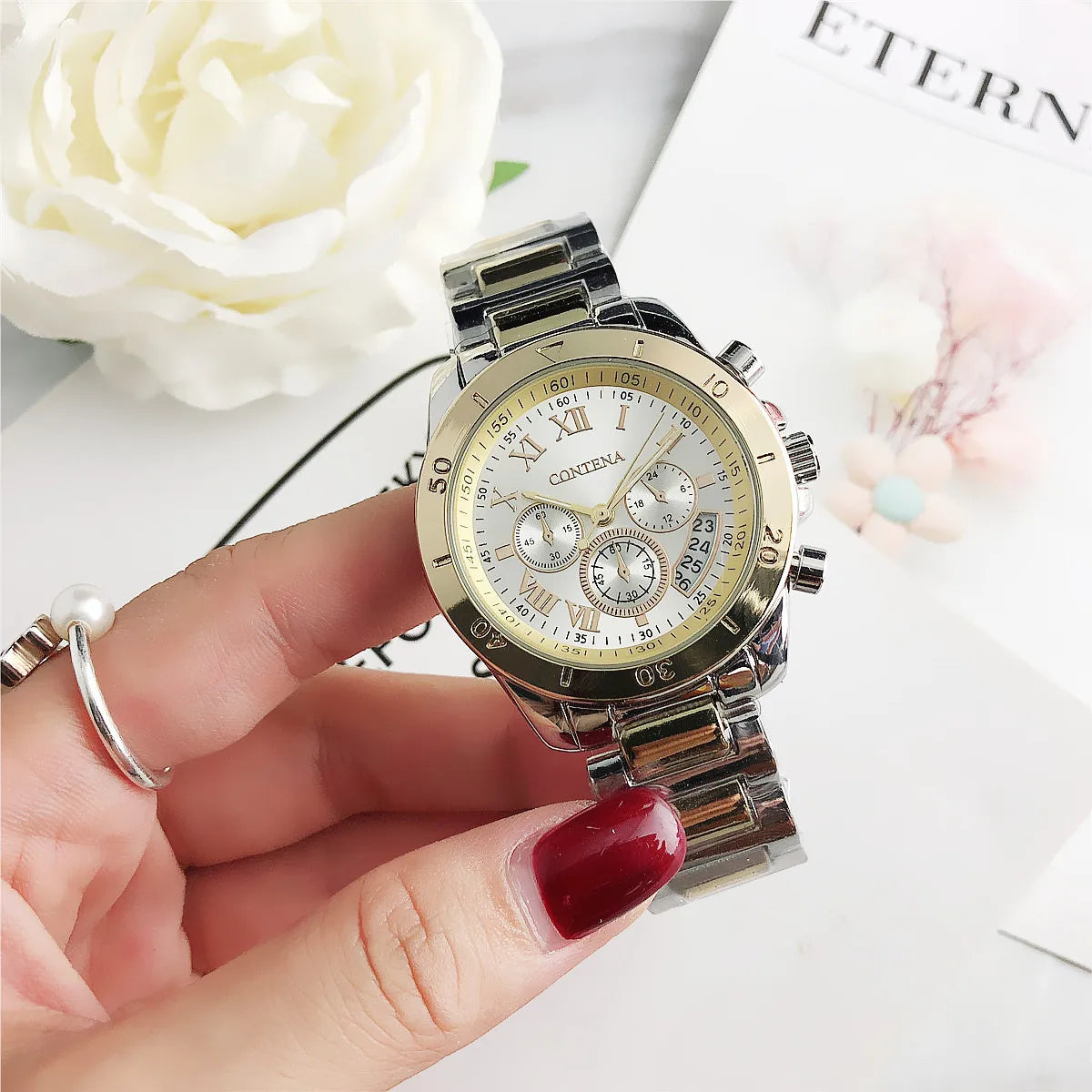 Montre à quartz pour femme avec bracelet en acier inoxydable